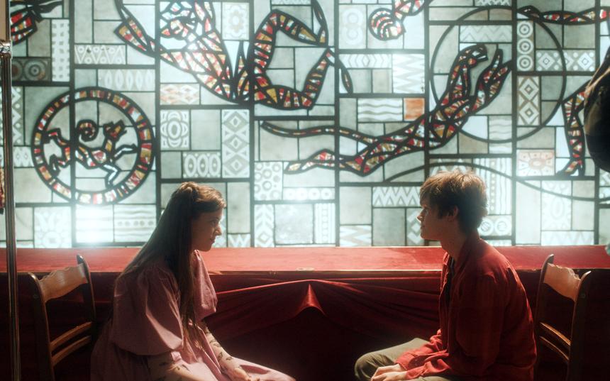 Дайджест новинок недели: Ромком про Жесть, документальный фильм о Джонни Деппе и байопик Майка Науменко