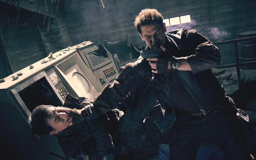 Дайджест новинок недели: Детки и папа в Альпах, крутые парни в футуристической пустыне