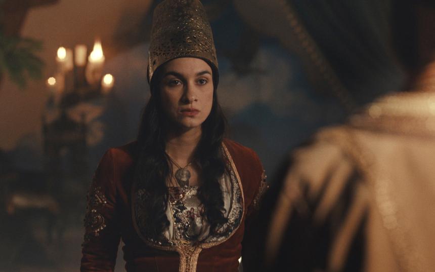 Дайджест новинок недели: Девяностые в Италии, тайны Петербурга и легенды Алжира