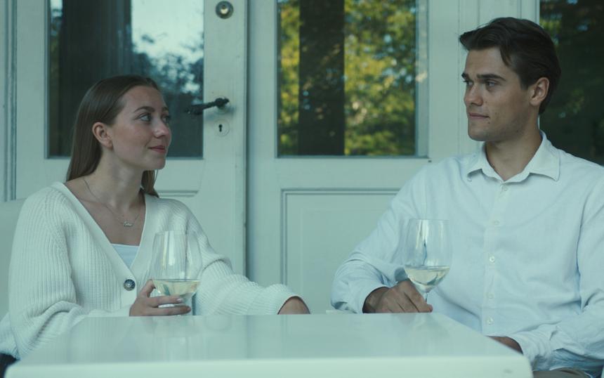 Дайджест новинок недели: Девяностые в Италии, тайны Петербурга и легенды Алжира