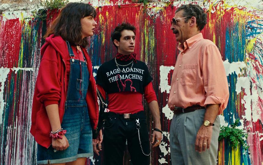 Дайджест новинок недели: Девяностые в Италии, тайны Петербурга и легенды Алжира