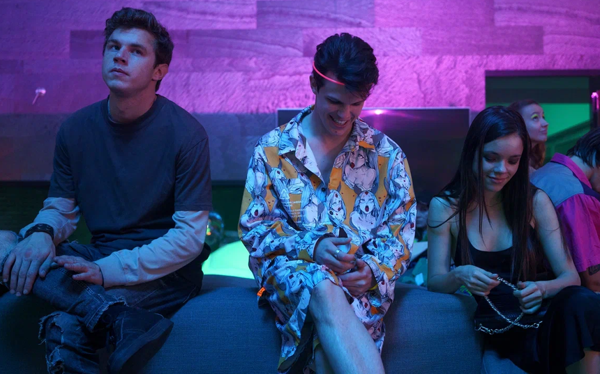 Кадр из сериала «Цикады»