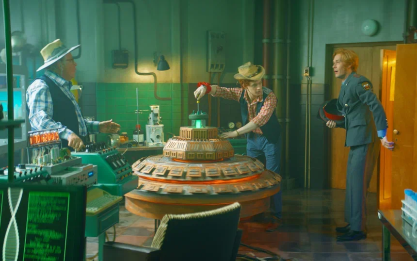 Кадр из сериала «Очевидное невероятное»