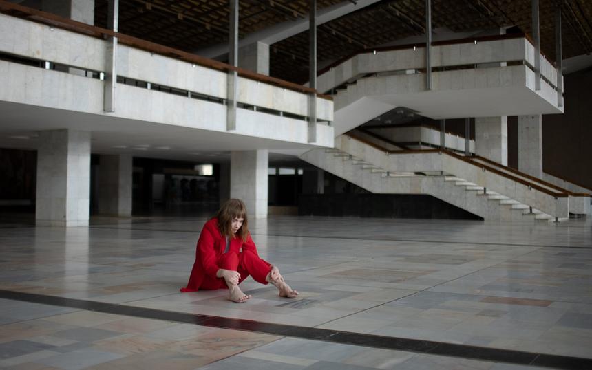 Дайджест новинок недели: Олеринская в экзистенциальном кризисе, Абрамовичи в нищете