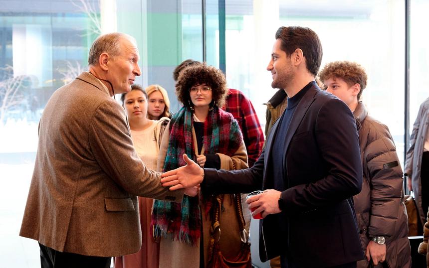 Дайджест новинок недели: Николас Кейдж не может уйти на пенсию, Сальвадор Дали не хочет прийти в ресторан