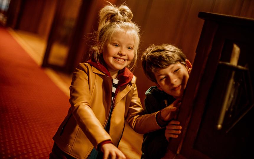 Дайджест новинок недели: Николас Кейдж не может уйти на пенсию, Сальвадор Дали не хочет прийти в ресторан