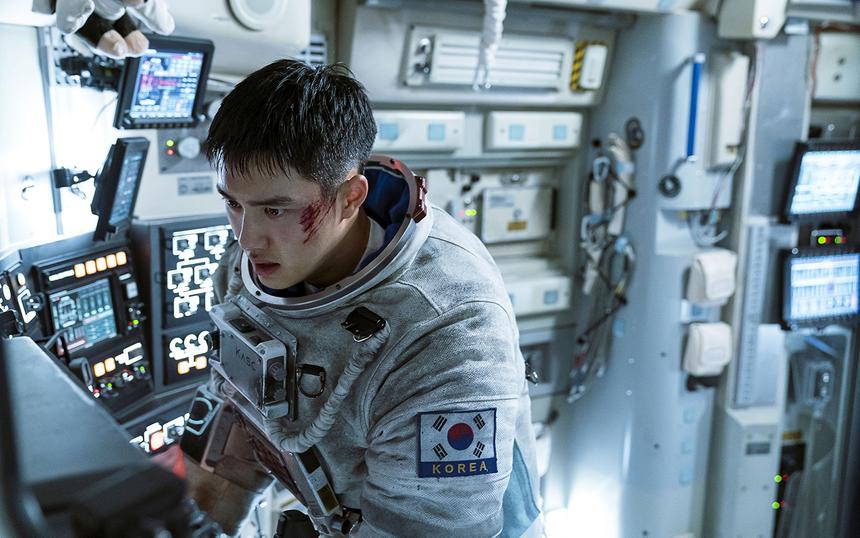 Кадр из фильма «Луна», 2023