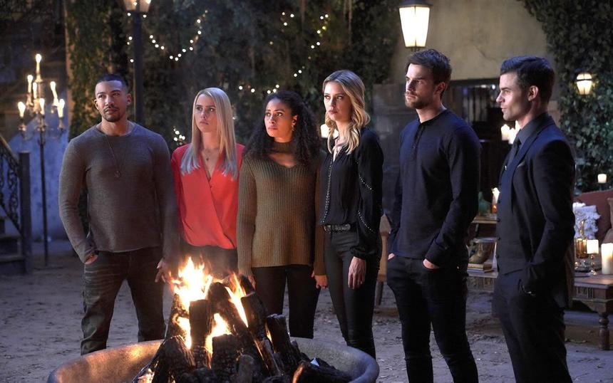 Кадр из телесериала «Древние»