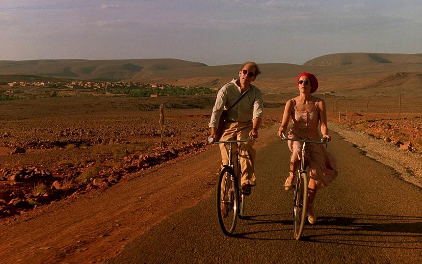 «Под покровом небес»