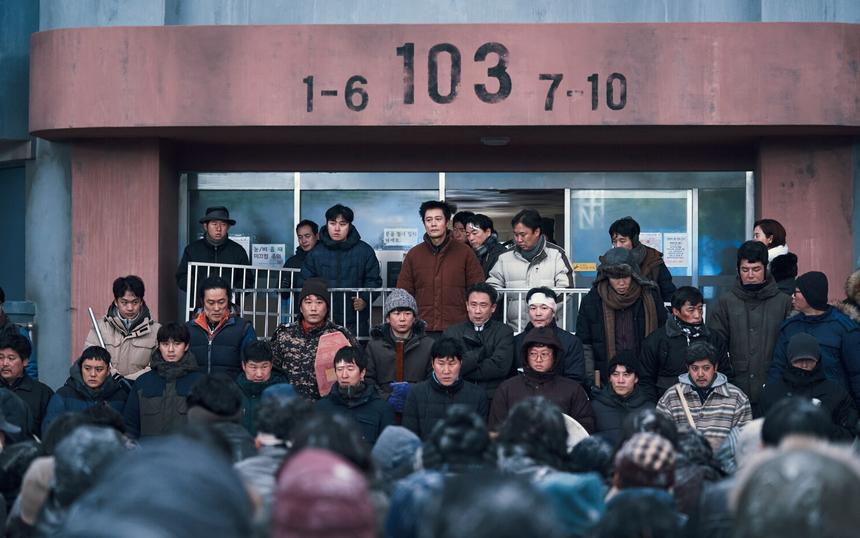 Кадр из фильма «Выжившие. Бетонная утопия»