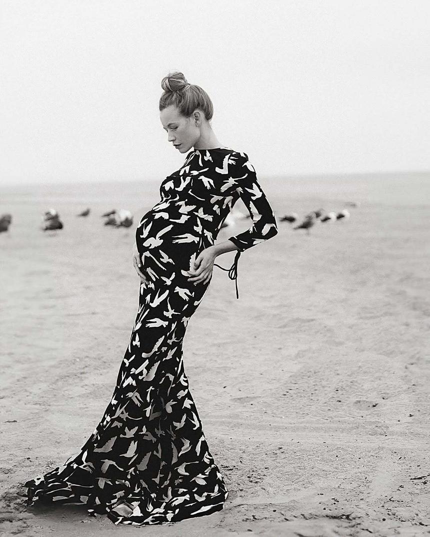 Актриса и режиссер Светлана Устинова впервые стала мамой