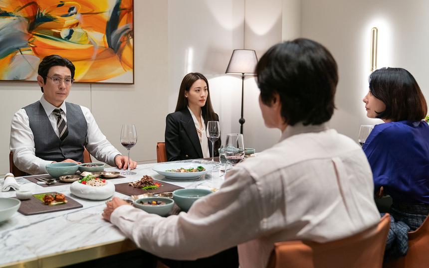 Рецензия на фильм «Нормальная семья» (2023)