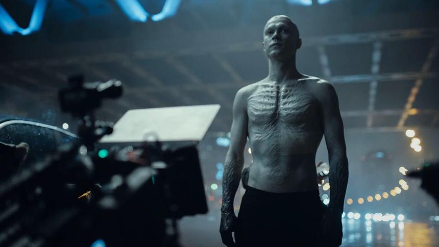 Юра Борисов на съемках фильма «Сто лет тому вперед»