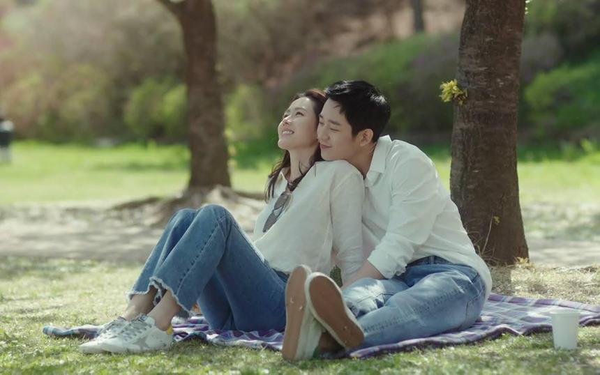 «Красивая сестра которая покупает мне еду»