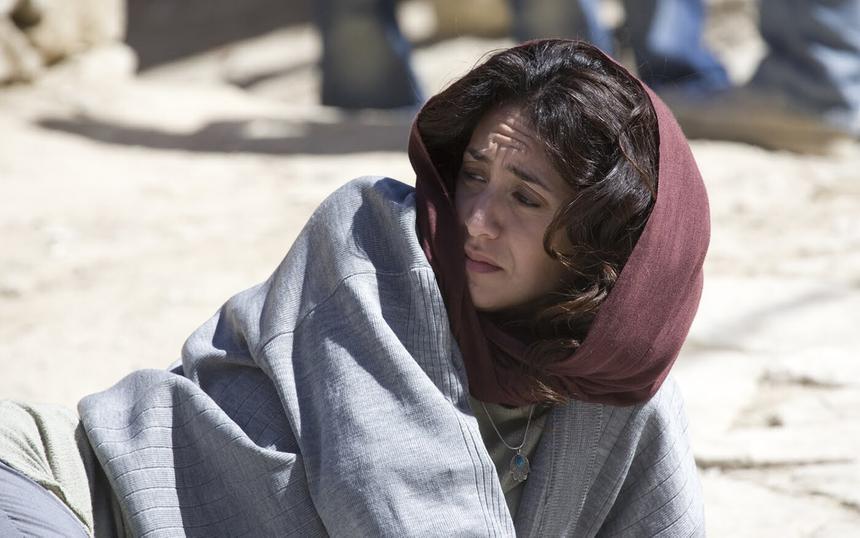 «Забивание камнями Сорайи М.»