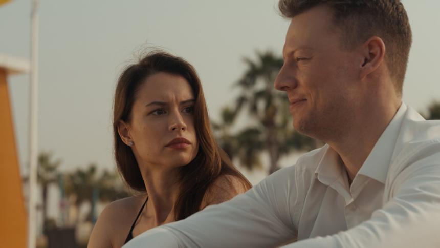 Рецензия на фильм «Притворись моим мужем» (2025)