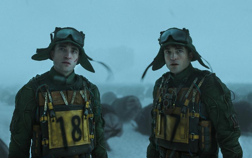 Кадр из фильма «Микки 17»