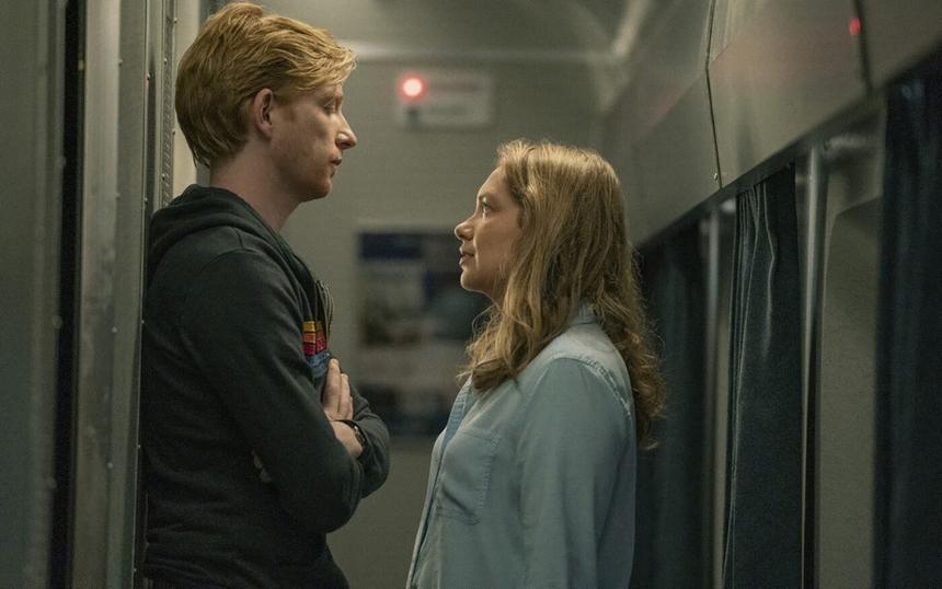 Кадр из сериала «Беги»