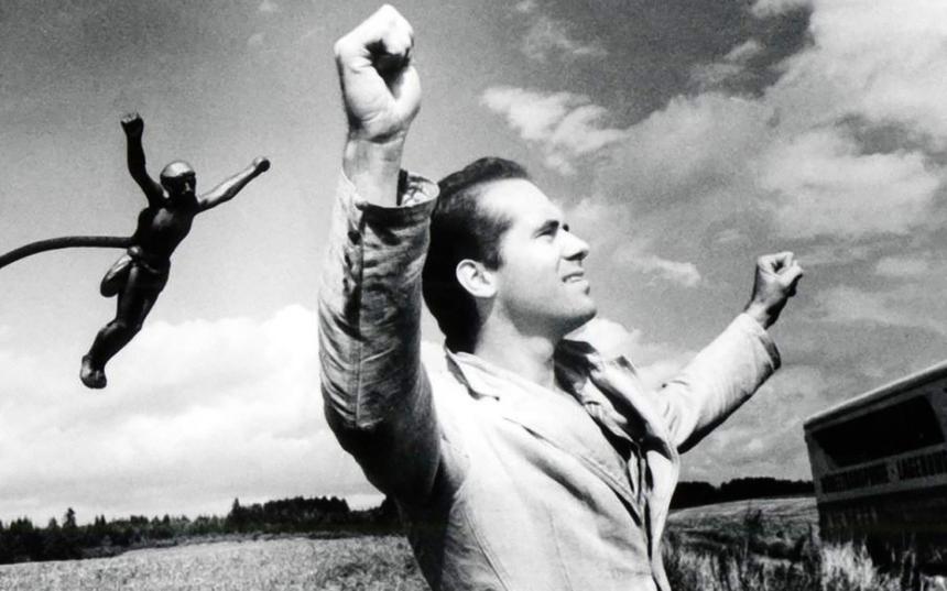 Кадр из фильма «С течением времени»