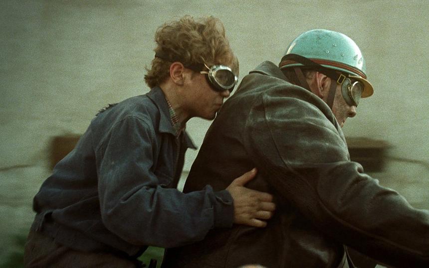 Кадр из фильма «Сирота»