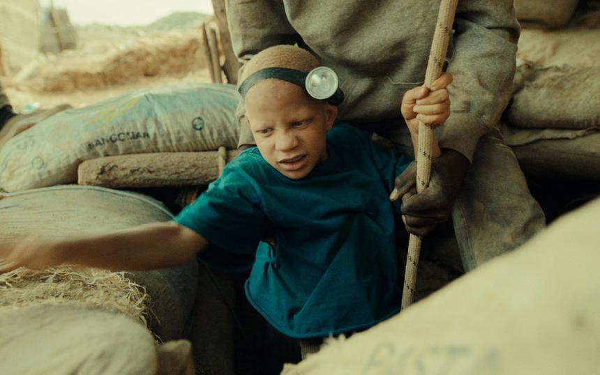 «Мальчик с белой кожей», реж. Симон Панай