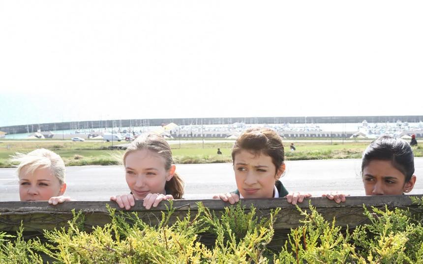 «Ангус, стринги и поцелуи взасос»