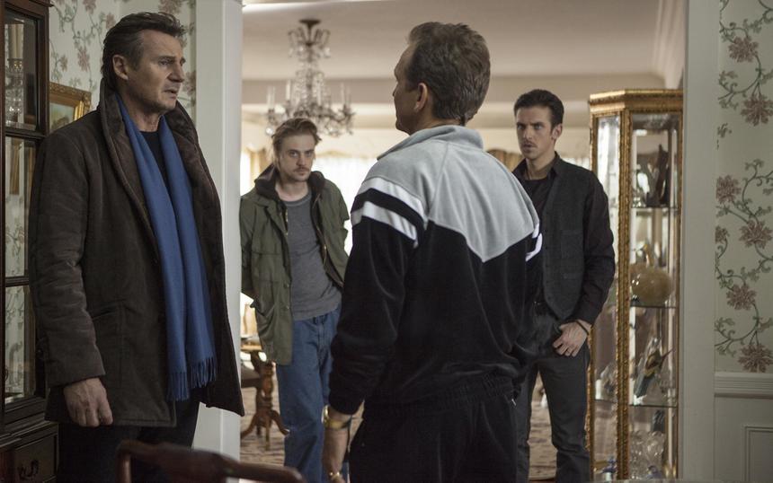 Кадр из фильма «Прогулка среди могил»