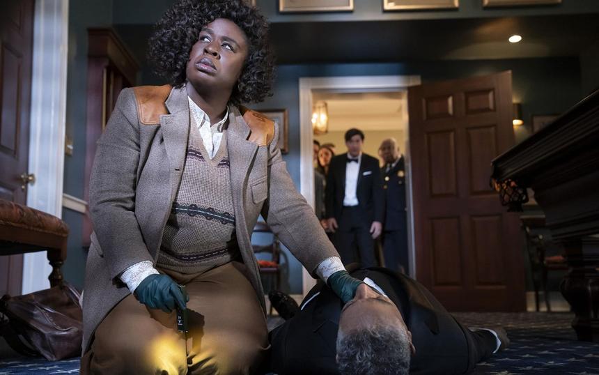 Список лучших сериалов-детективов 2025 года с высокими рейтингами