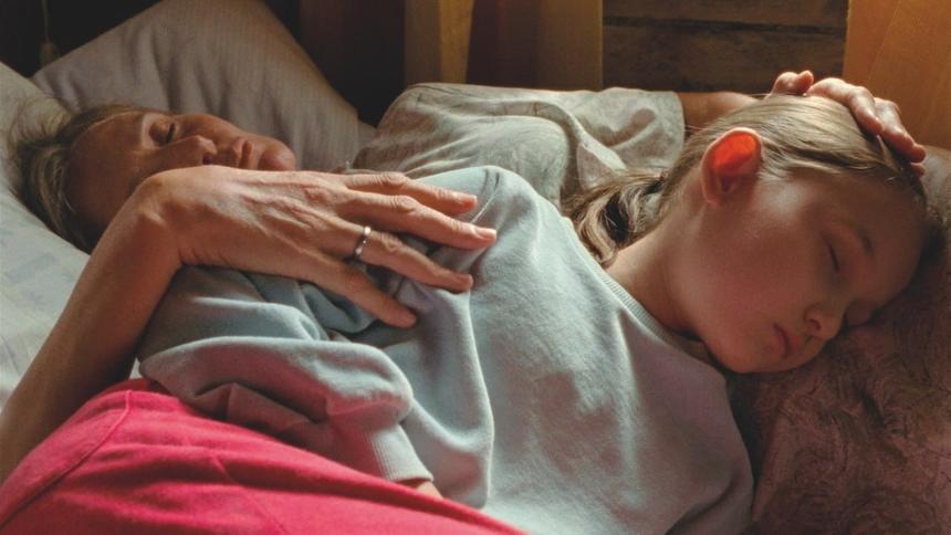 Кадр из фильма «Короткое лето» Насти Коркии