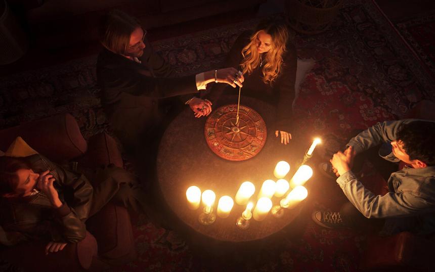 Кадр из фильма «Ведьмина доска»