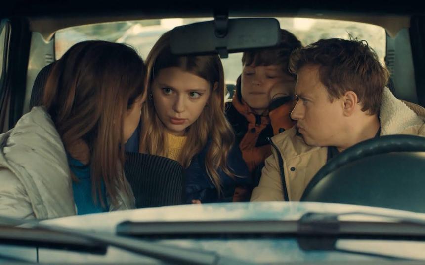 Кадр из сериала «СашаТаня»