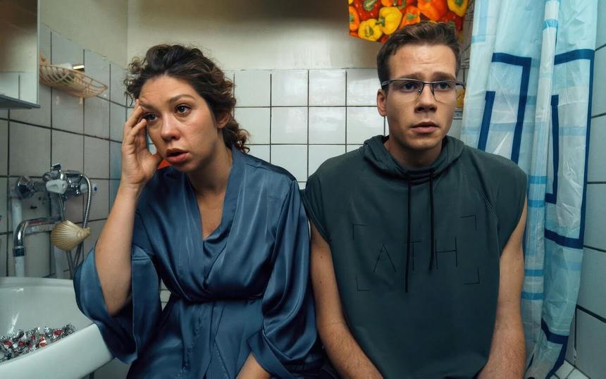 Кадр из комедии «Мы рожаем!»