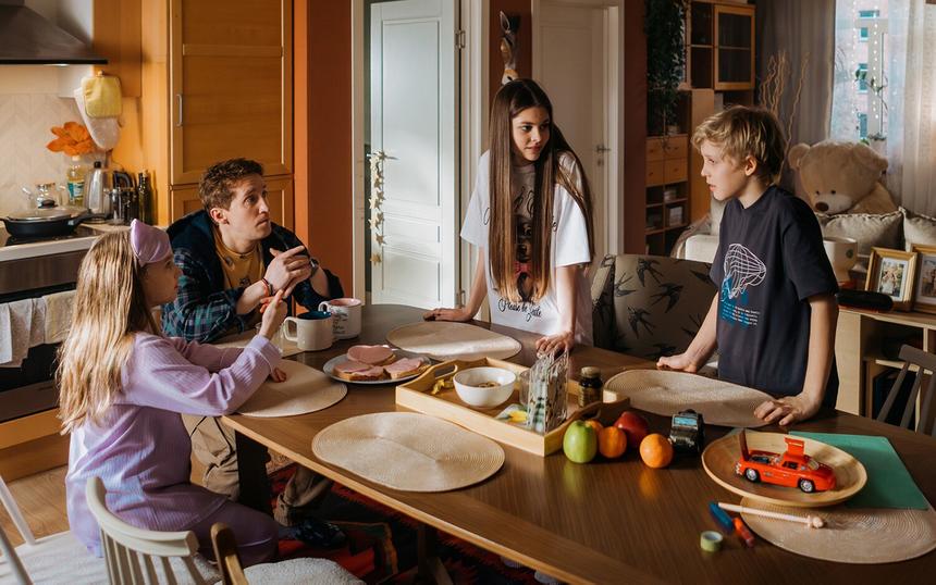 Сериал «Одни дома»: трейлер, кадры, сюжет, рецензия