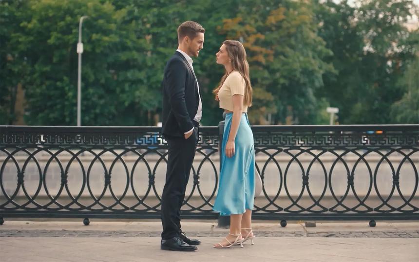 Сюжет первого сезона сериала «Постучись в мою дверь в Москве»