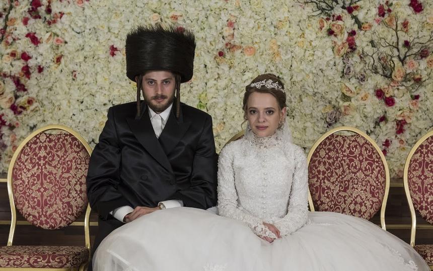 Сериал «Неортодоксальная»