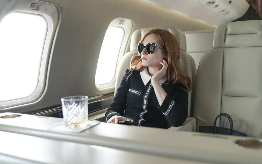 «Изобретая Анну»