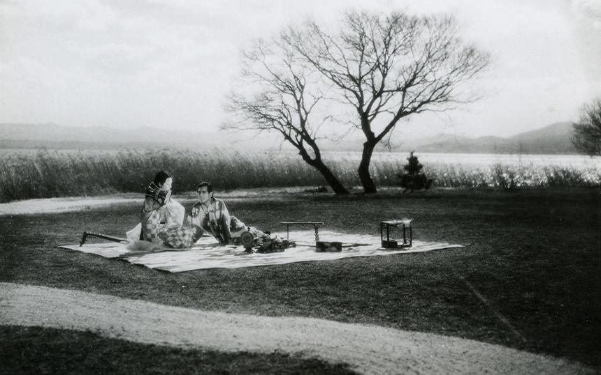 Кадр из фильма «Сказки туманной луны после дождя», реж. Кэндзи Мидзогути, 1953