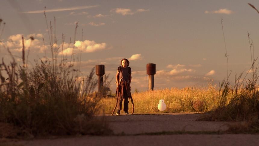 Кадр из фильма «Мальчик и робот»