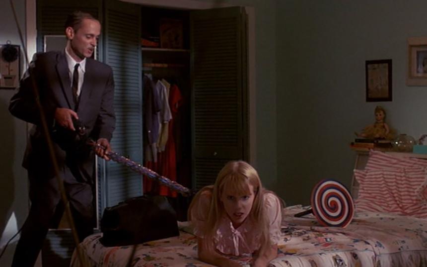 Джон Уотерс — камео в фильме «Лак для волос»