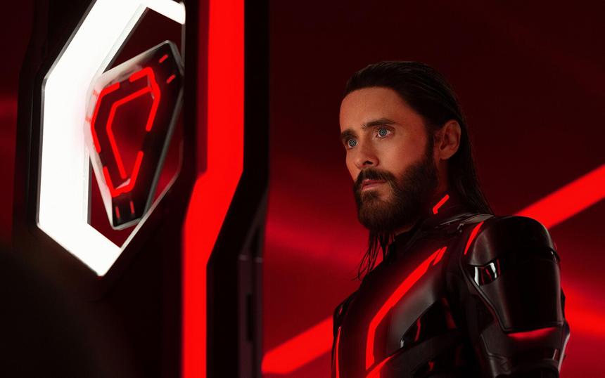 Главные онлайн-премьеры декабря 2025 года