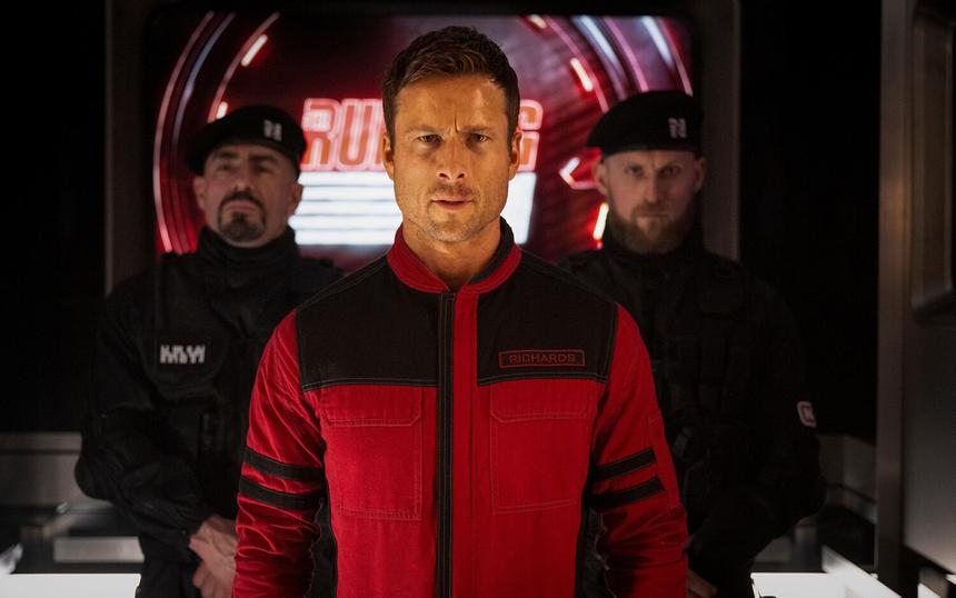 Кадр из фильма «Бегущий человек» (2025)