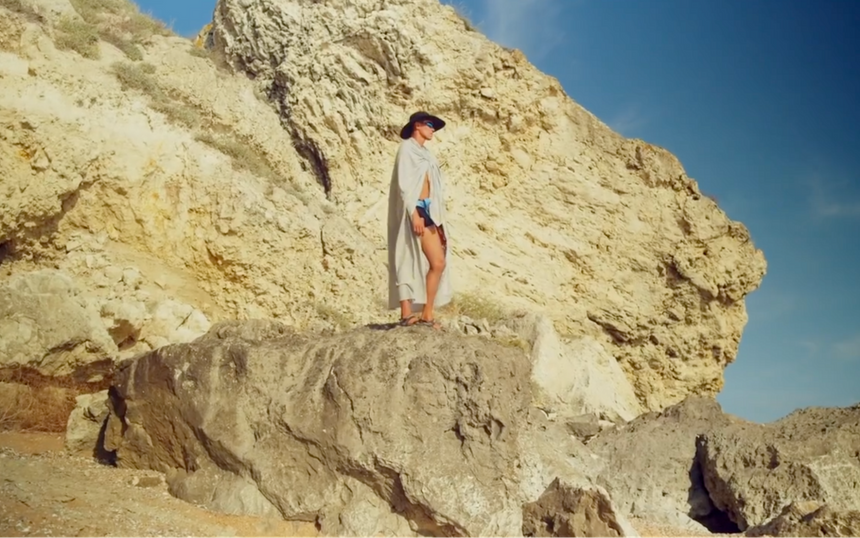 Кадр из фильма «Он дельфин»