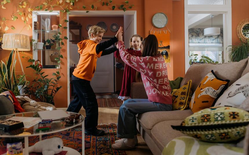 Комедийный сериал «Одни дома»