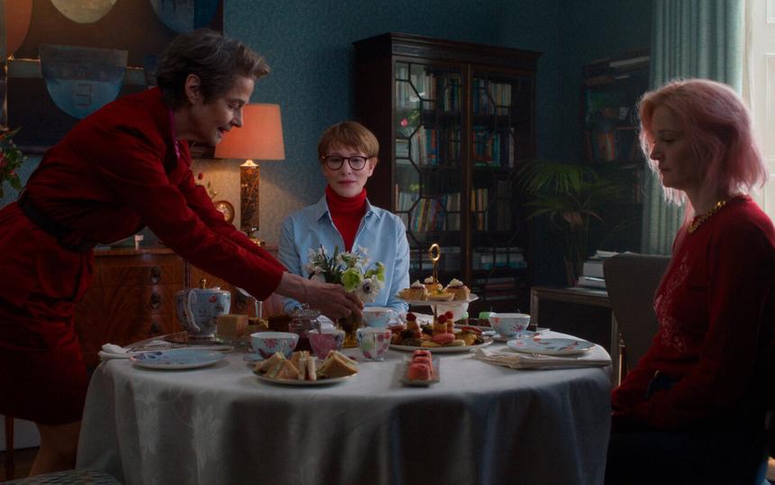 «Отец мать сестра брат»: трейлер, кадры, сюжет, рецензия