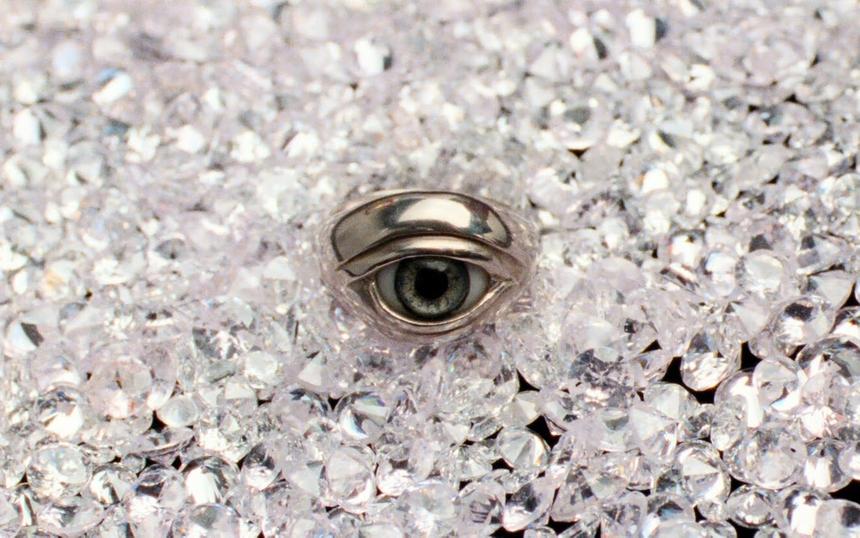 «Отражение в мёртвом бриллианте»