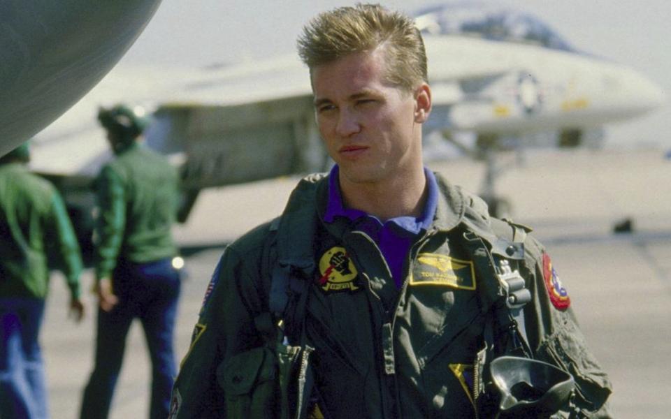 Вэл Килмер в фильме «Совершенно секретно!»