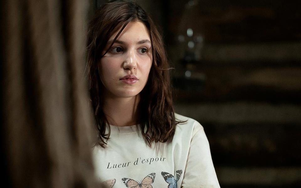 Главные герои сериала «Шершни»