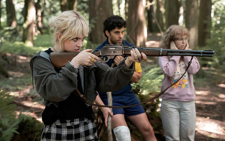 Сюжет всех сезонов сериала «Шершни»