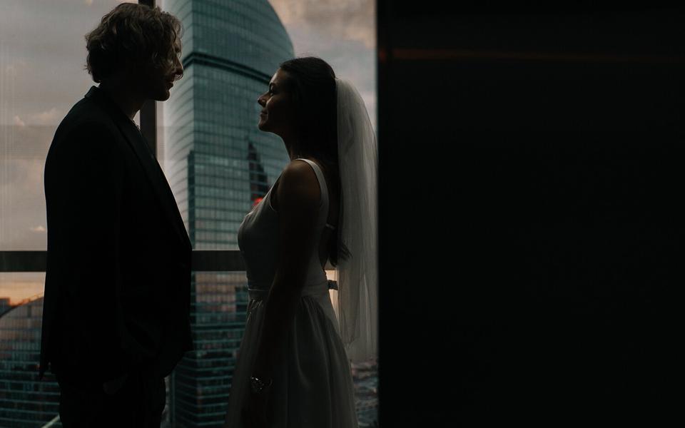 Триллер «Вниз»: трейлер, кадры, сюжет, рецензия