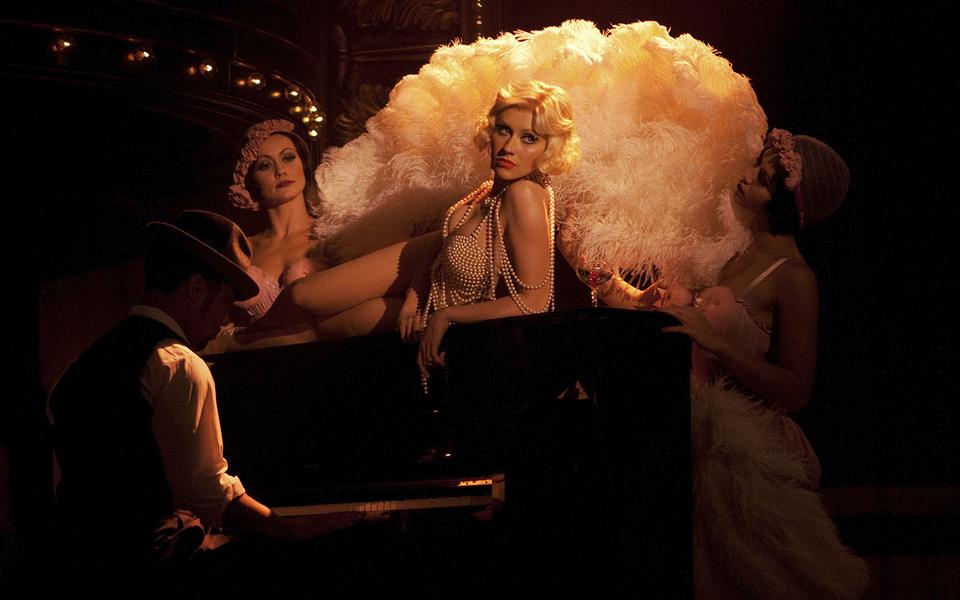 «Миссис Хендерсон представляет»